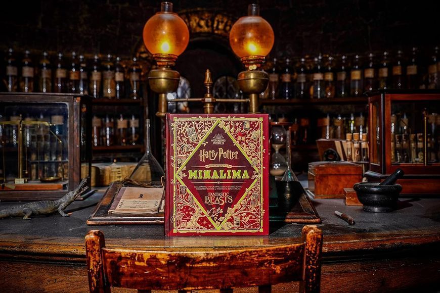 Коллекционная книга The Magic of MinaLima: История создания фильмов &laquo;Harry Potter&raquo; и &laquo;Fantastic Beasts&raquo; 978-0063087774 фото